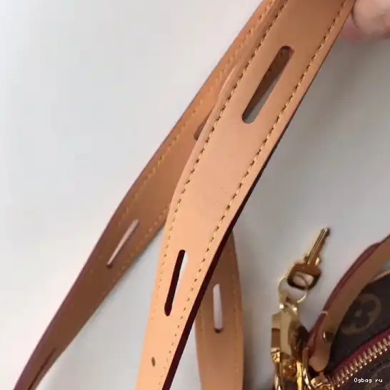 PETITE Louis CHAPEAU BOITE Vuitton 0511
